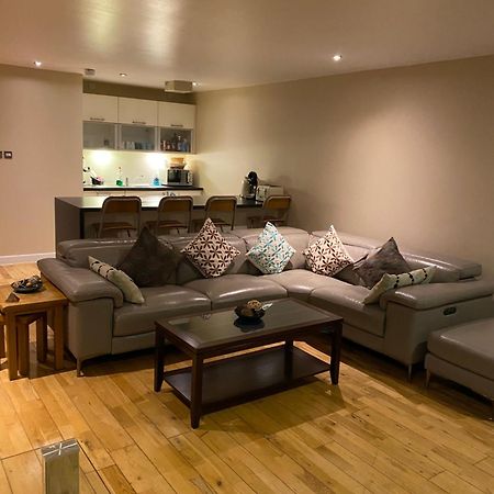 City Centre 2 Bedroom Apartment, Secure Parking. Глазго Екстер'єр фото
